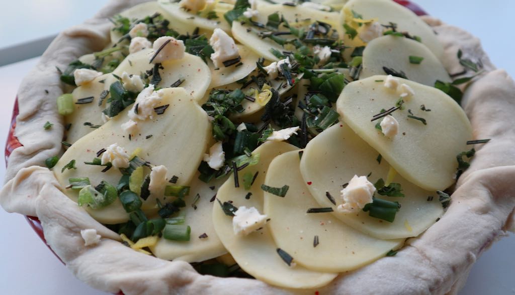 the filling of the potato tourte - potato slices, herb filling and butter